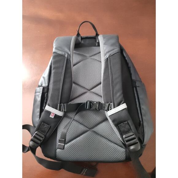 Swiss Tech Unisex Bungee 20 Liter Backpack for School or Work, BlackNOT FOR
SALE - Picture 4 of 10